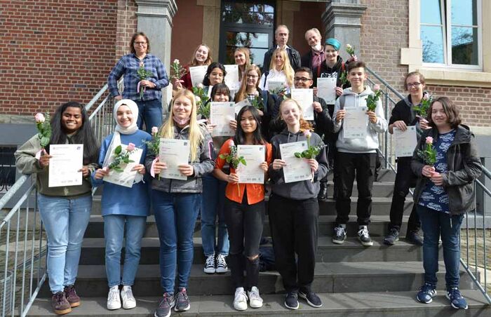 Schüler mit Cambridge Certificate Schüler mit Cambridge Certificate